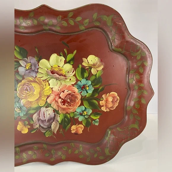 Vintage red metal hand painted toleware serving tray - Picture 3 of 16